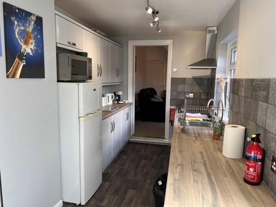 Spacious 2-Bedroom House In Stockton Heath With Free Wifi By Amazing Spaces Relocations Ltd 沃灵顿 外观 照片