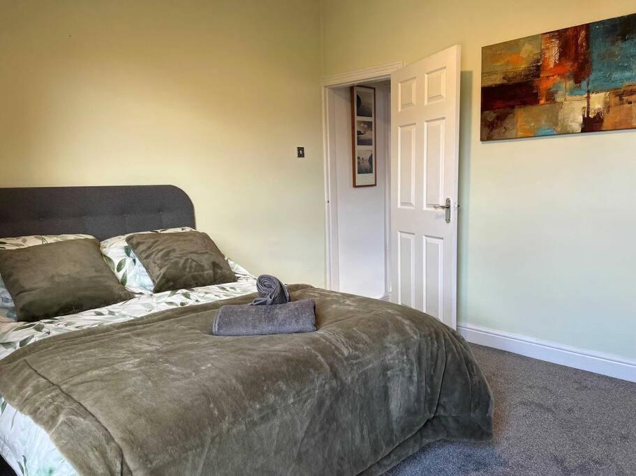Spacious 2-Bedroom House In Stockton Heath With Free Wifi By Amazing Spaces Relocations Ltd 沃灵顿 外观 照片