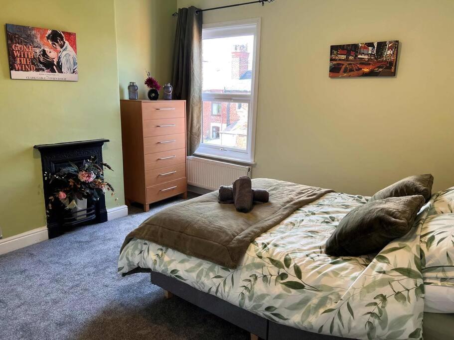 Spacious 2-Bedroom House In Stockton Heath With Free Wifi By Amazing Spaces Relocations Ltd 沃灵顿 外观 照片