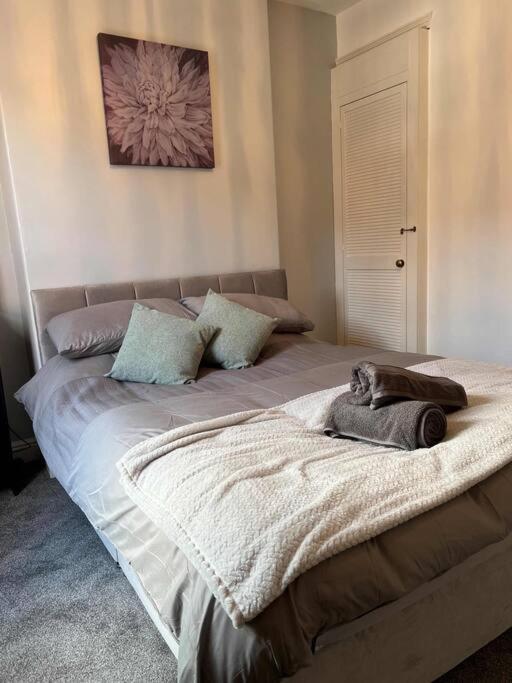 Spacious 2-Bedroom House In Stockton Heath With Free Wifi By Amazing Spaces Relocations Ltd 沃灵顿 外观 照片